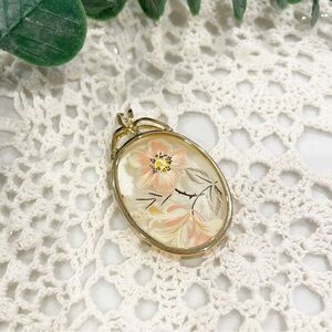 Vintage Gold Tone Floral Pendant Necklace Granny Feminine Grandma